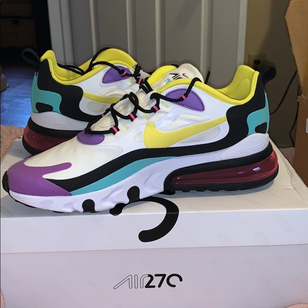 Nike 270s